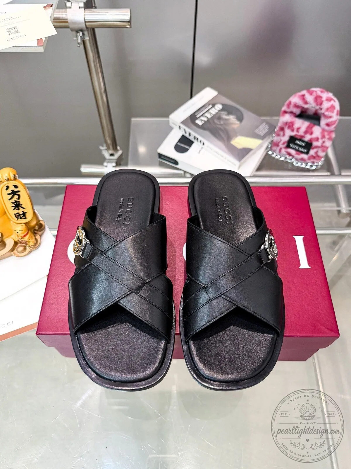 Gucci Interlocking G Buckle Black Leather Cross Strap Sandals for Men 6 Gucci Interlocking G Buckle Black Leather Cross Strap Sandals for Men
